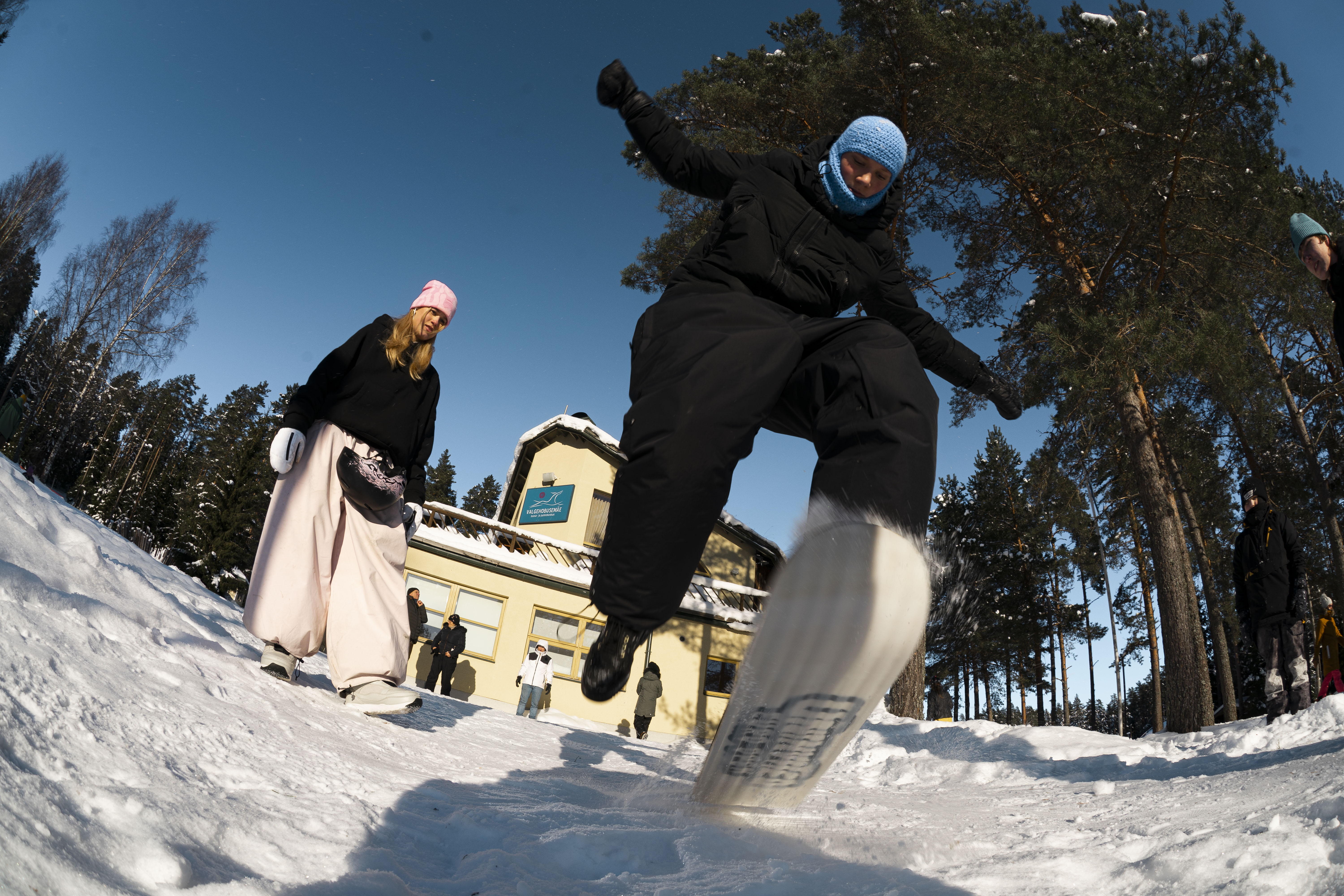 Tiux, shuvit on snowskate